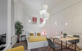 Extra Central Modern Studio